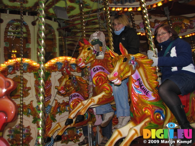 SX11244 Lib and Jenni on merry go round